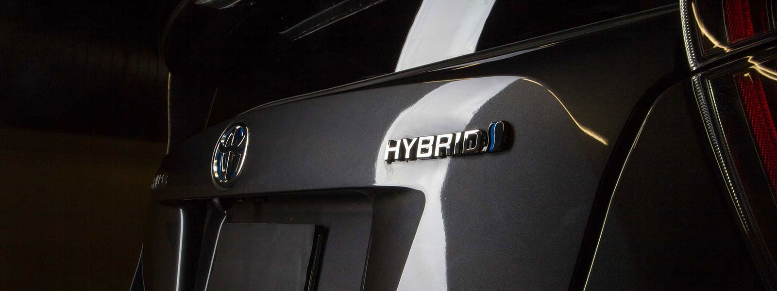 Hybrid, Plug-In Hybrid, Electric Vehicle: What's the Difference?